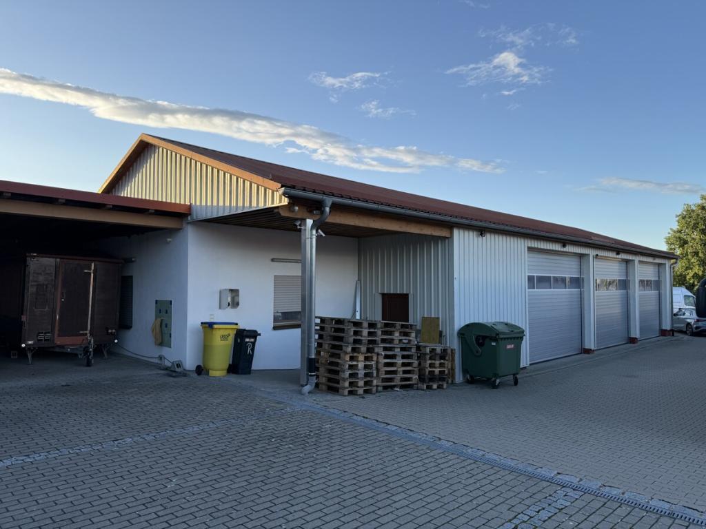 Außenansicht Lagerhalle
