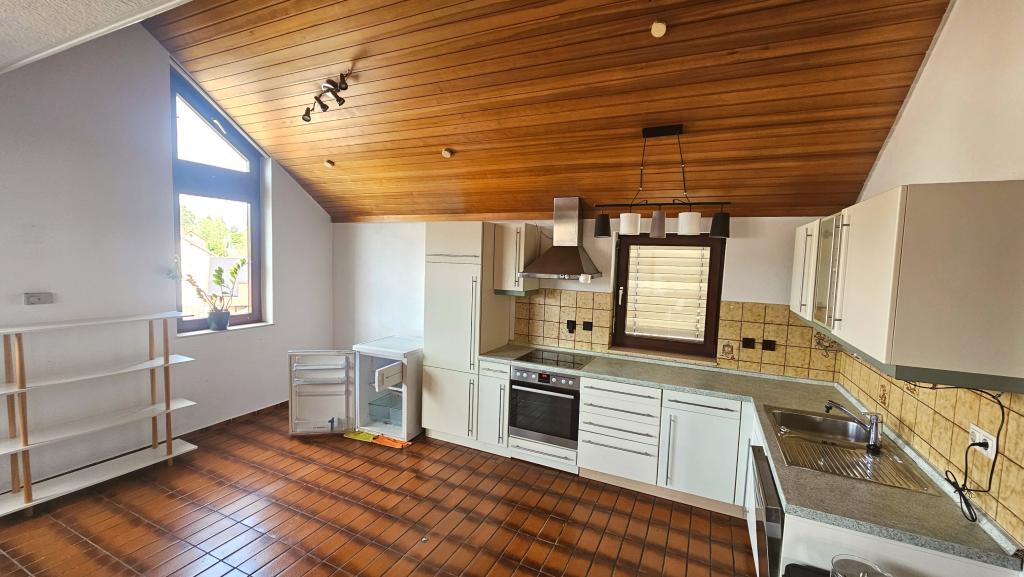 Bald renovierte Maisonette-Wohnung mit drei Balkonen im Zentrum von Langensteinbach - Foto 2