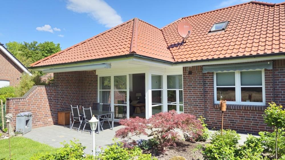 teilüberdachte Terrasse mit süd-westlicher Sonnenausrichtung