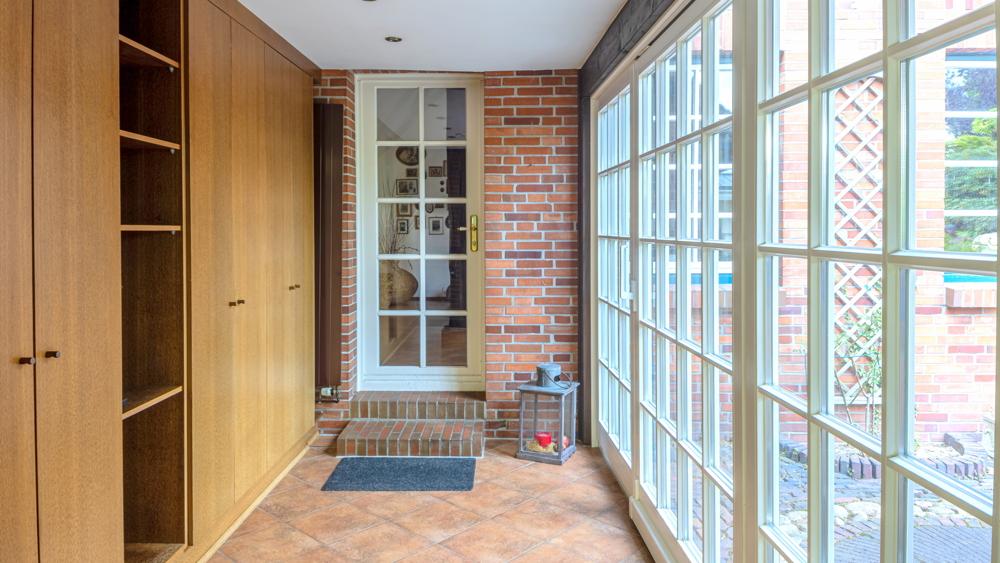 Verbindungstrakt zwischen Wohnhaus und Garagengebäude