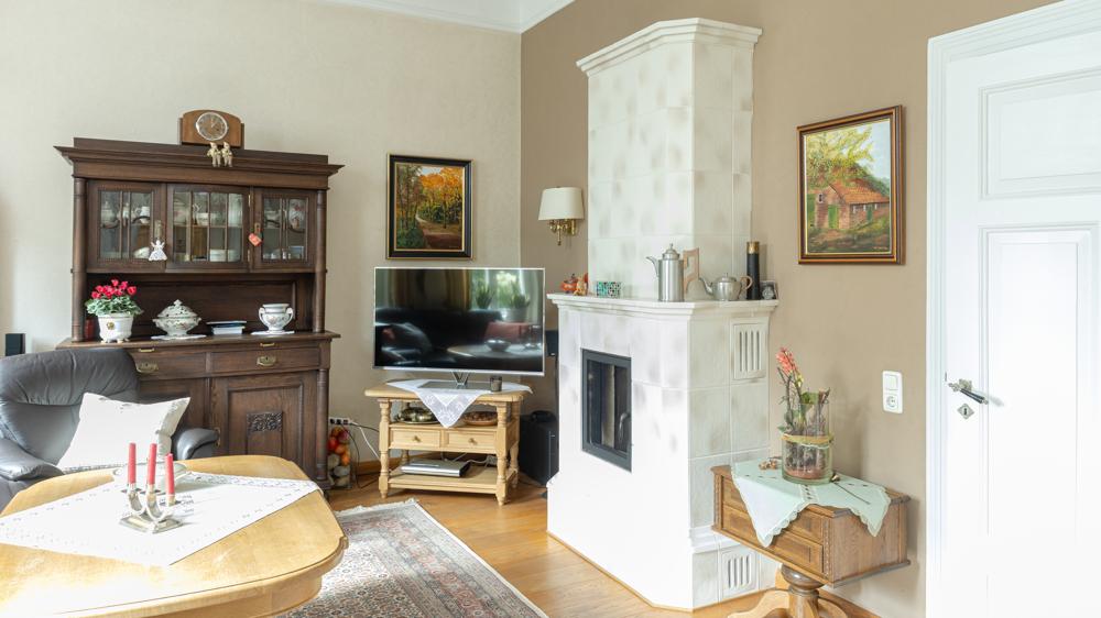 Saniertes, denkmalgeschütztes Wohnhaus mit Garten, Nebengebäuden u. Garage im Herzen von Wiefelstede - Photo 1