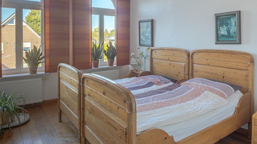 Saniertes, denkmalgeschütztes Wohnhaus mit Garten, Nebengebäuden u. Garage im Herzen von Wiefelstede - Photo 5