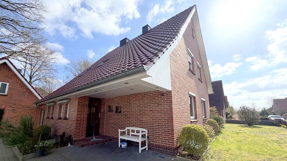 Charmante 2-Zimmer-Dachgeschosswohnung mit Carportstellplatz und Gemeinschaftskeller in Edewecht - Photo 2