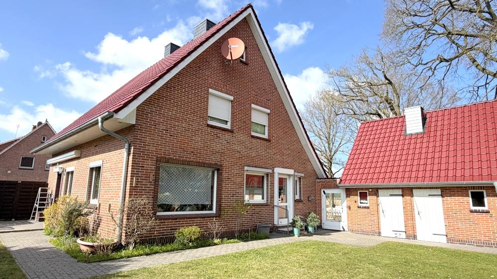 Charmante 2-Zimmer-Dachgeschosswohnung mit Carportstellplatz und Gemeinschaftskeller in Edewecht - Photo 3