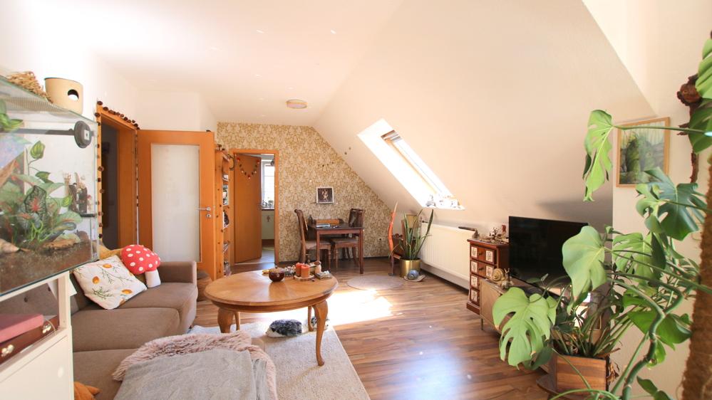 Dachgeschosswohnung mit Balkon und Stellplatz in Edewecht - zentrale Wohnlage - Photo 2