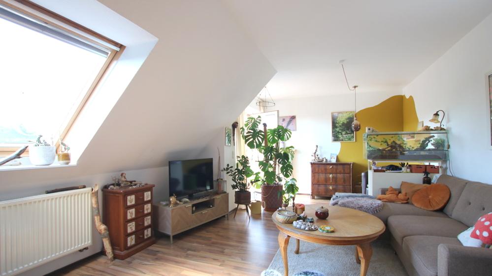 Dachgeschosswohnung mit Balkon und Stellplatz in Edewecht - zentrale Wohnlage - Photo 1