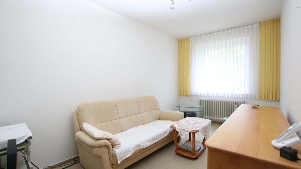 Großzügige 3-Zimmer-Obergeschosswohnung mit Loggia und Kellerraum in zentraler Lage in Bad Zw'ahn - Photo 4