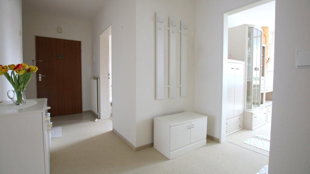 Großzügige 3-Zimmer-Obergeschosswohnung mit Loggia und Kellerraum in zentraler Lage in Bad Zw'ahn - Photo 3