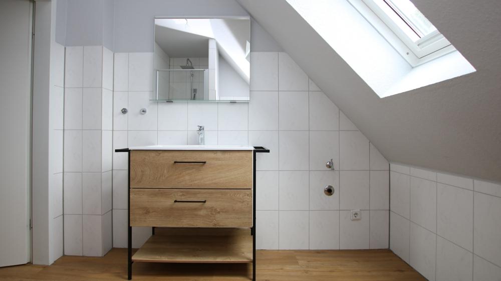 Moderne 2-Zimmer-Obergescosswohnung mit Einbauküche und Stellplatz in Wiefelstede - Photo 3