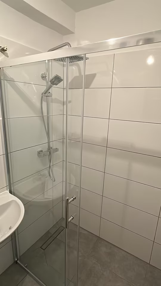 Kernsanierte 2-Zimmer-Erdgeschosswohnung mit Gartennutzung & optionaler Garage - Photo 1