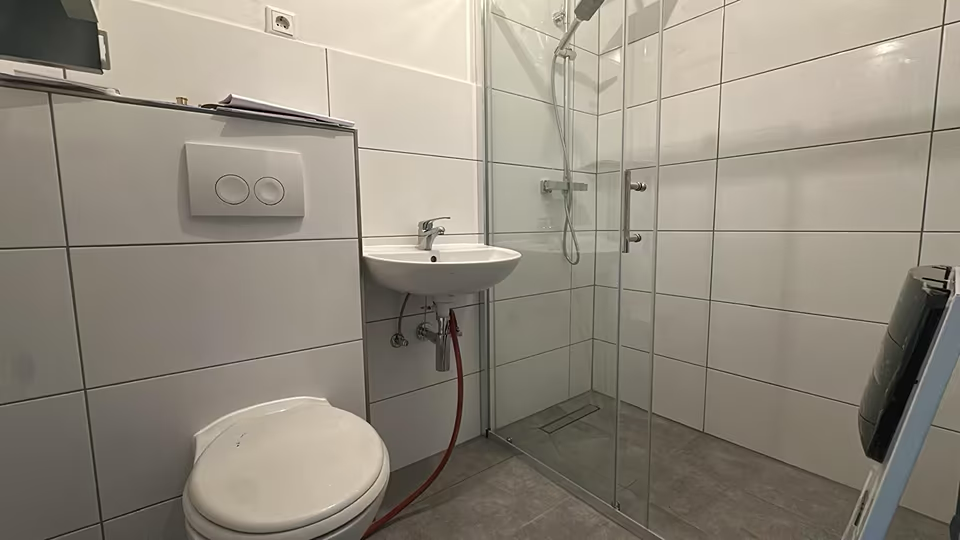 Kernsanierte 2-Zimmer-Erdgeschosswohnung mit Gartennutzung & optionaler Garage - Photo 2