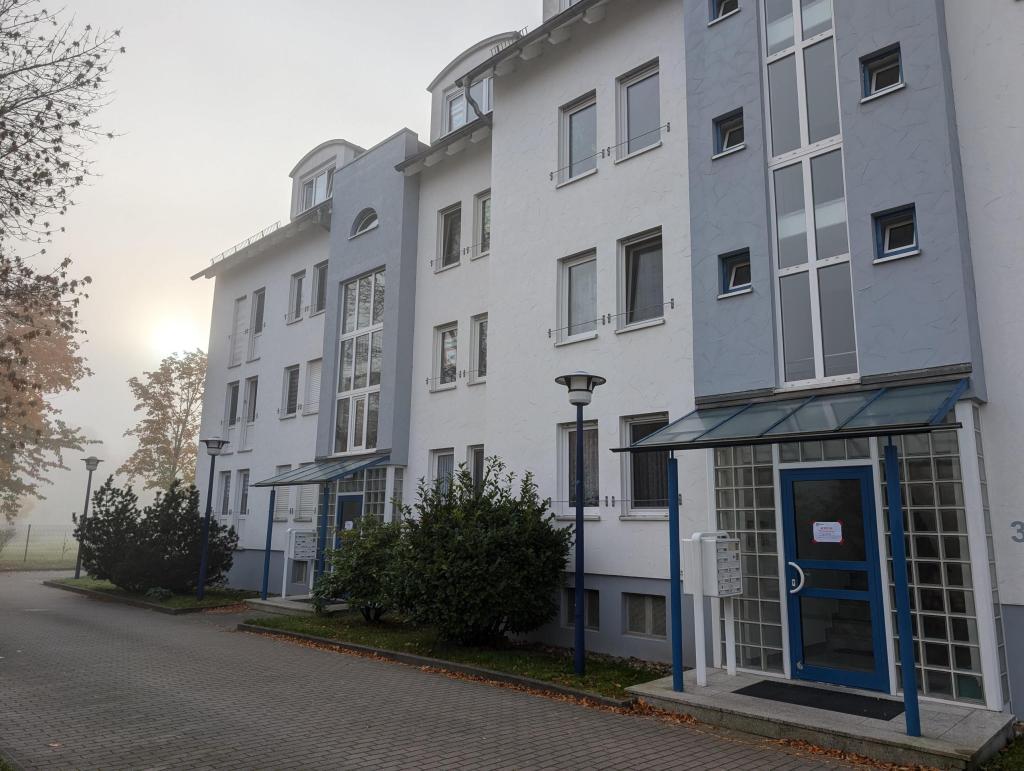 2-Raum-Wohnung mit Einbauküche und Balkon! - Foto 3