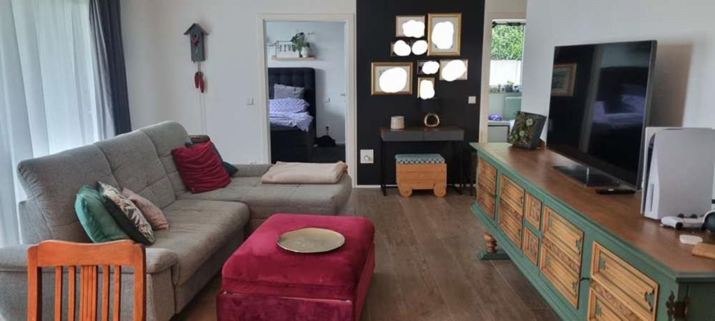 Hochwertige 3-Zimmer-Erdgeschosswohnung in Stuttgart-Vaihingen mit kleinem Garten - Photo 1