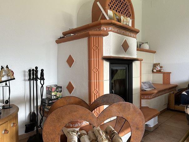 Kaminofen mit Sitzbank