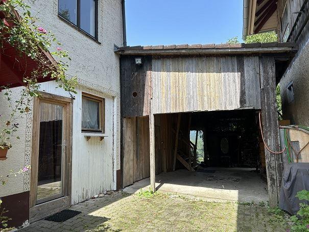Hof und Carport