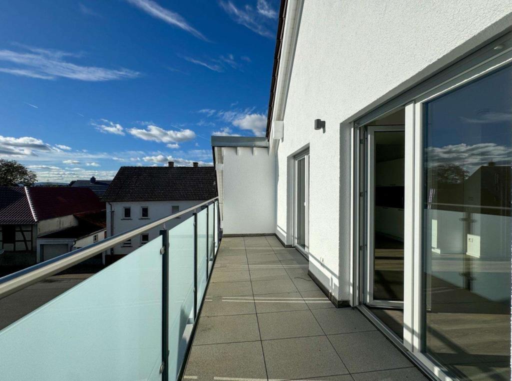 Geräumige Dachgeschosswohnung mit Balkon - Photo 4