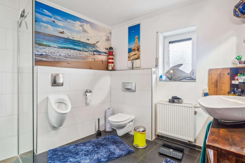 Gäste-Bad Hinteraus quer