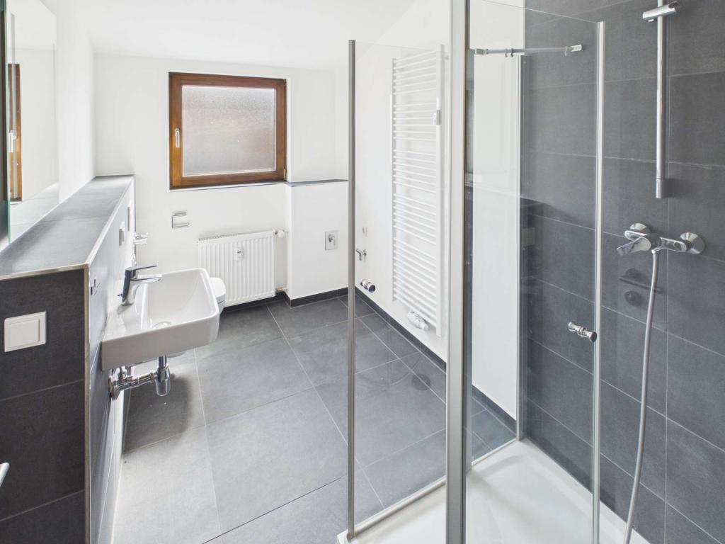 Ideal geschnittene und sanierte Wohnung in zentraler Lage von Wildeck-Obersuhl - Photo 3