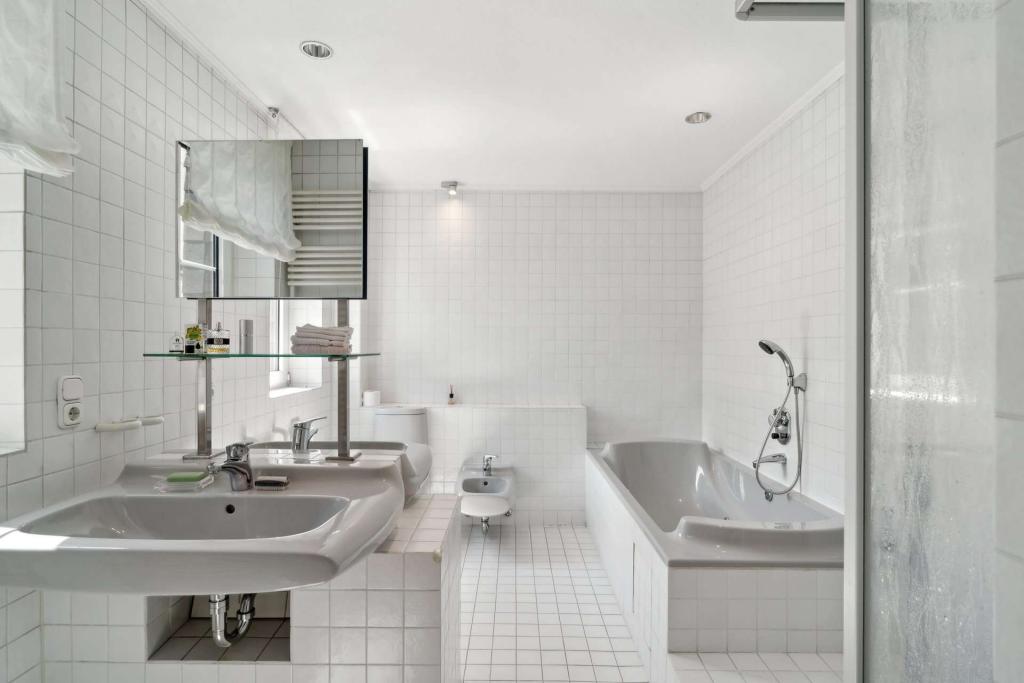 Badezimmer en Suite (1) OG