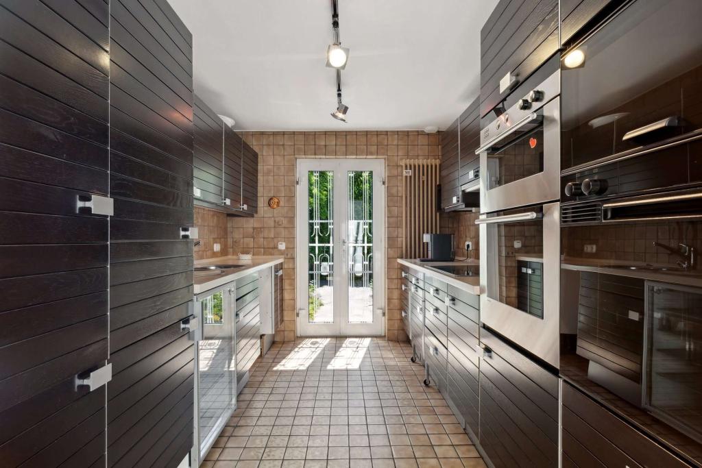 Küche mit Terrassenzugang EG