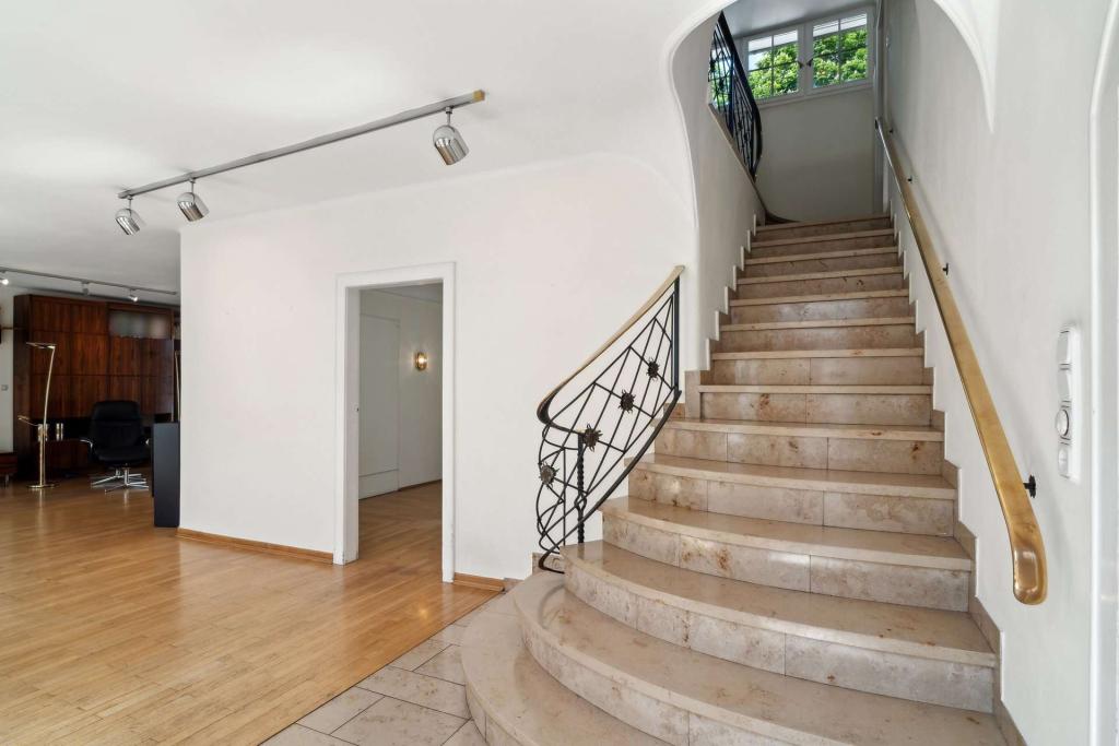 Marmortreppe ins OG