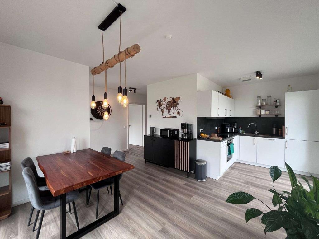 Modern wohnen in Nieder-Weisel – 3 Zimmer mit Balkon und zwei Stellplätzen - Photo 2