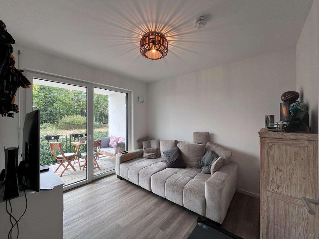 Modern wohnen in Nieder-Weisel – 3 Zimmer mit Balkon und zwei Stellplätzen - Photo 1