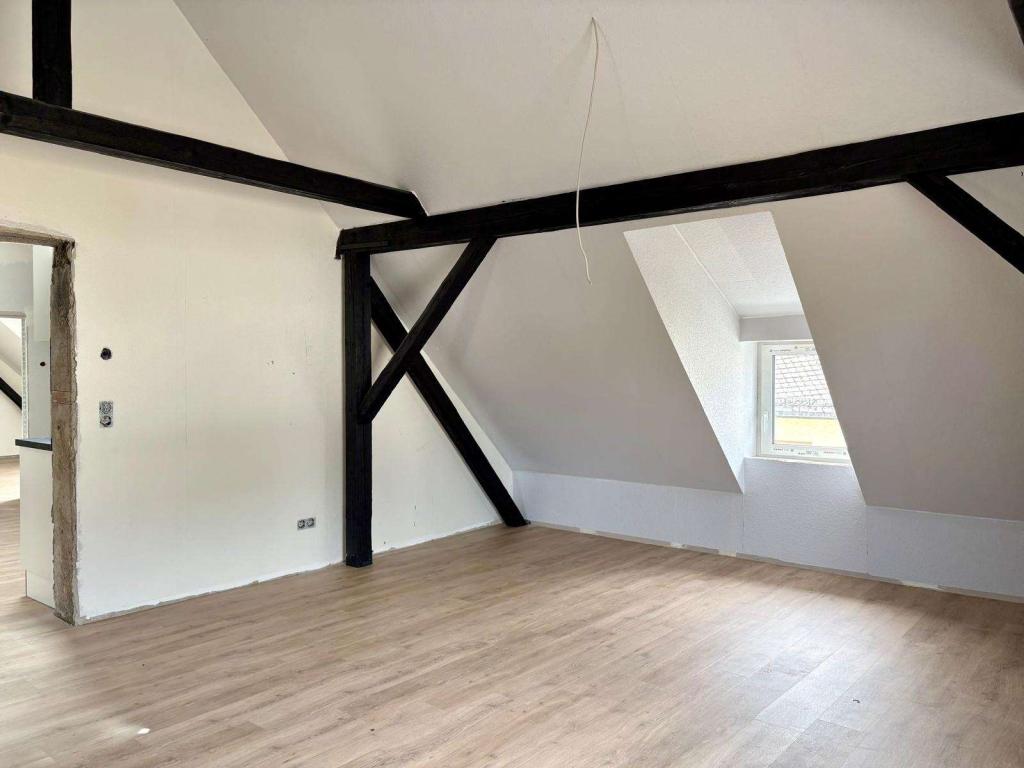 Stilvolle Dachgeschosswohnung mit besonderem Charme - Foto 3