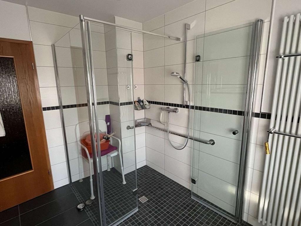 1486149-t6Wjozrj3fGJinU8qdAz2E4V-40376-lang6_IMAXX_Main-Kinzig-Budingen_7 ebenerdige Dusche Whg 1.jpg