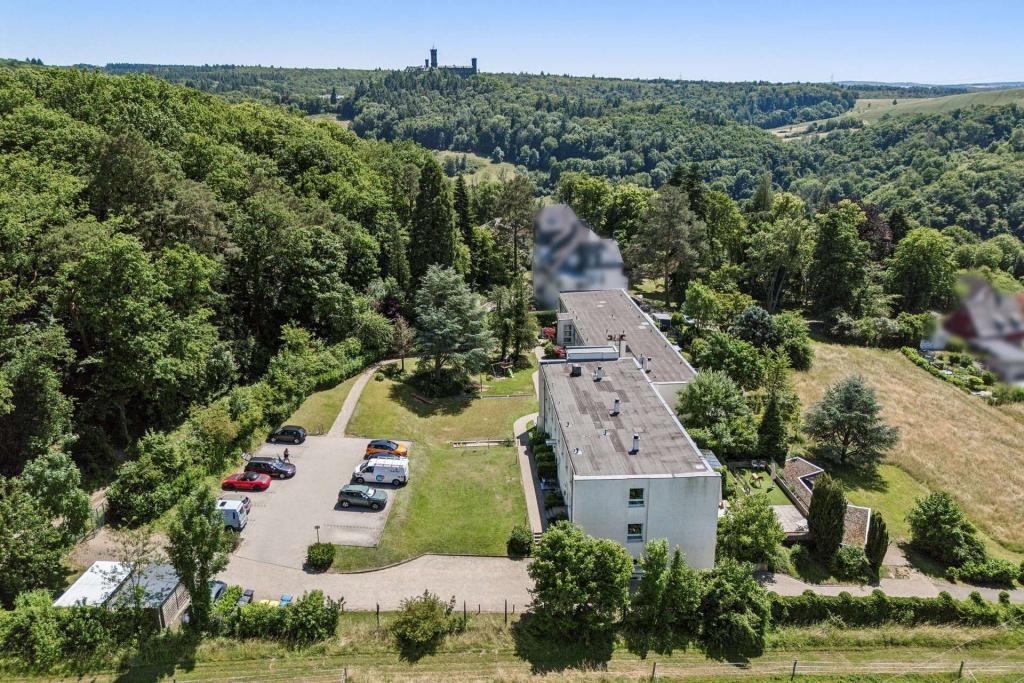 Gesamtanlage mit Parkplatzen