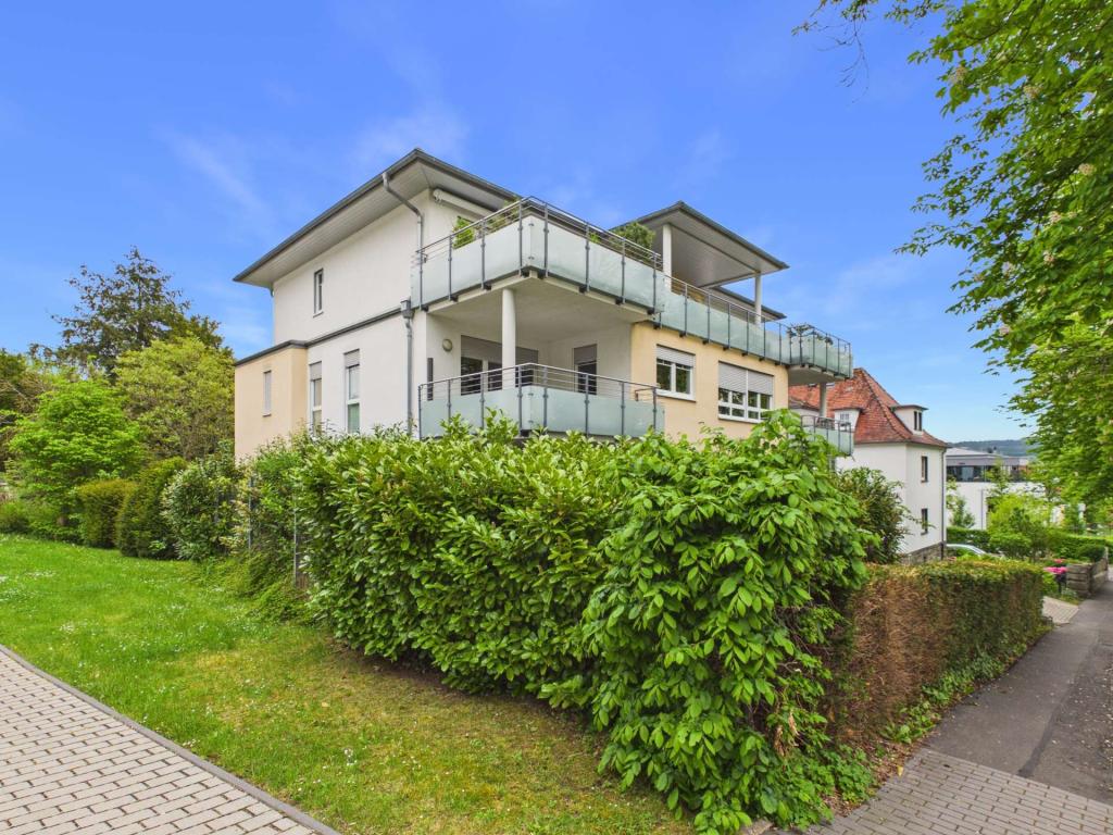 **Großzügige 3-Zimmer-Wohnung mit Balkon, Aufzug & Garage im beliebten Kurviertel von Bad Hersfeld** - Photo 2