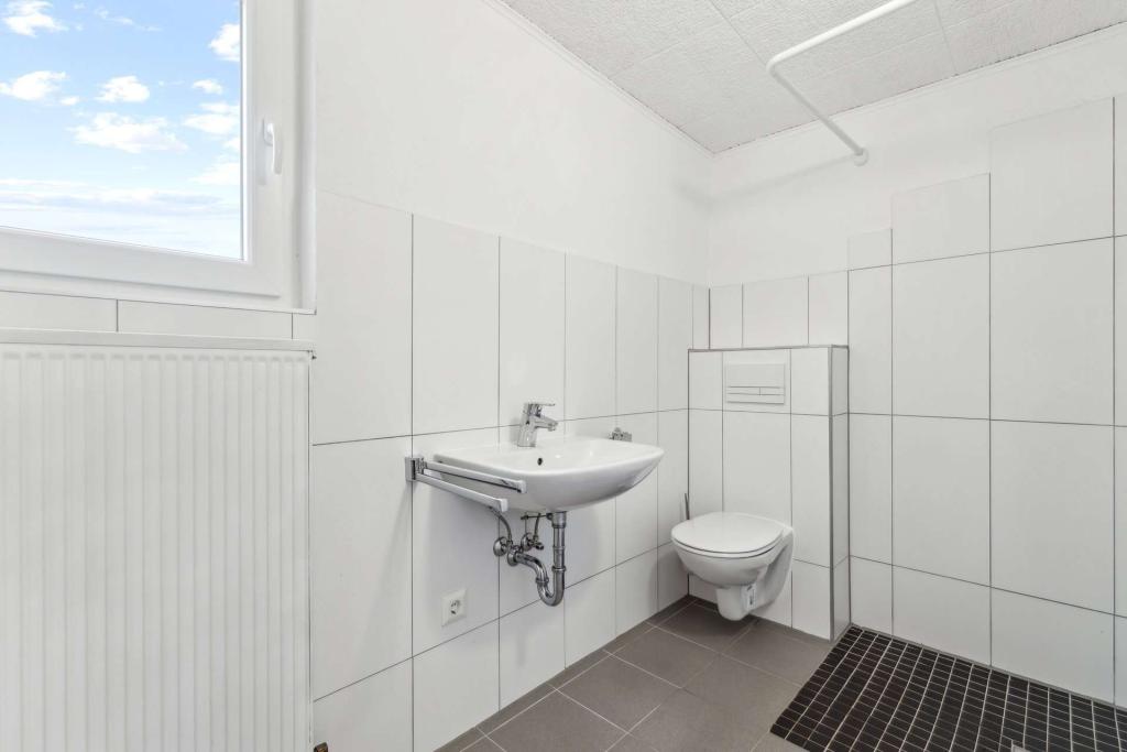 Zweites Badezimmer mit Dusche OG 