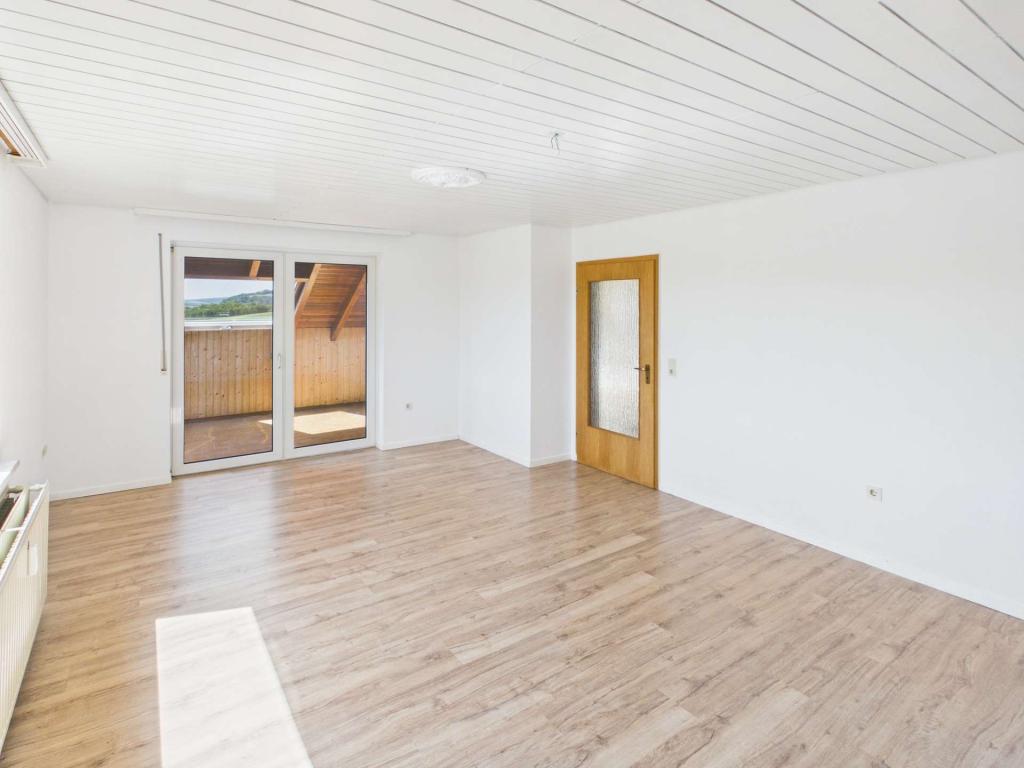***Geräumige 3-Zimmer Dachgeschosswohnung in Bad Hersfeld/Eichhof zu vermieten*** - Photo 1