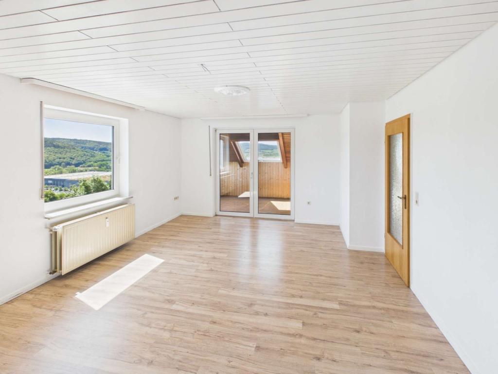 ***Geräumige 3-Zimmer Dachgeschosswohnung in Bad Hersfeld/Eichhof zu vermieten*** - Photo 2