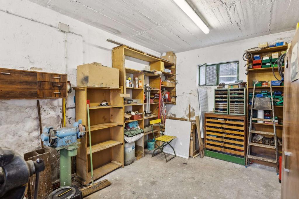 Werkstatt Souterrain mit extra Zugang von aussen 