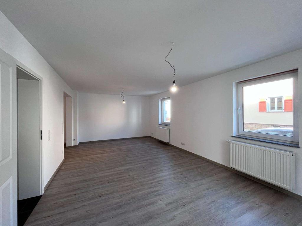 Frisch saniertes Einfamilienhaus mit großzügiger Dachterrasse in Bad Nauheim-Steinfurth - Foto 1