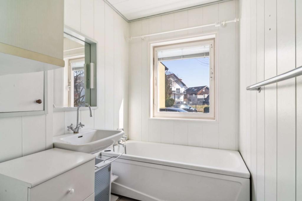 Tageslichtbad mit Badewanne