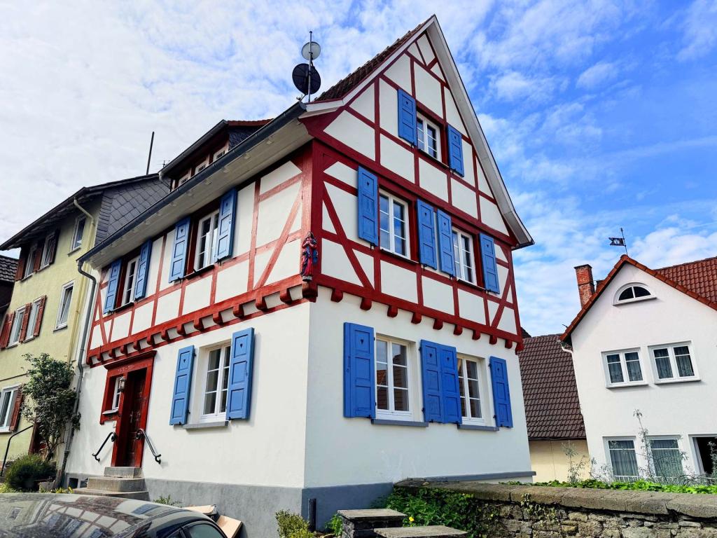 Exklusive 3-Zimmer-Maisonettewohnung im denkmalgeschützten Fachwerkhaus in der Altstadt von Laubach! - Foto 3