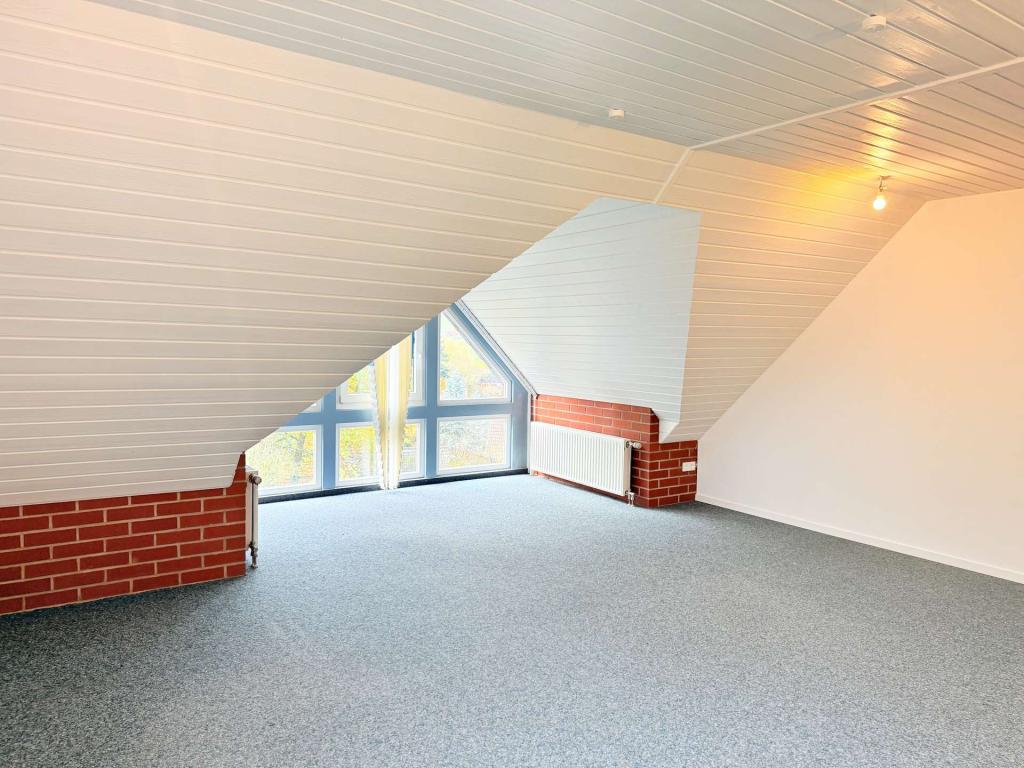 Gemütliche 3-Zimmer-Dachgeschosswohnung mit Blick ins Grüne in Homberg (Ohm) – Erbenhausen - Foto 3