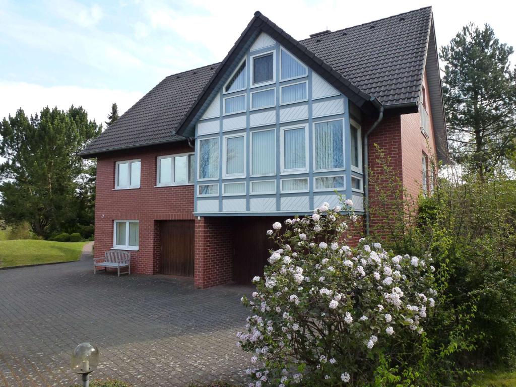 Gemütliche 3-Zimmer-Dachgeschosswohnung mit Blick ins Grüne in Homberg (Ohm) – Erbenhausen - Photo 4