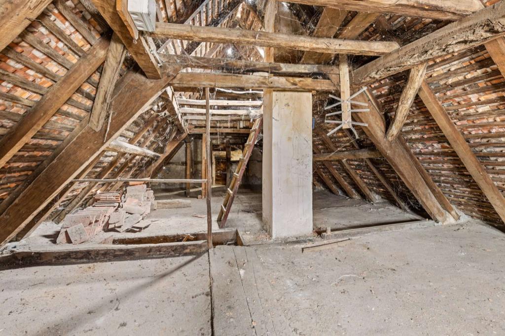 Wohnhaus: Dachboden