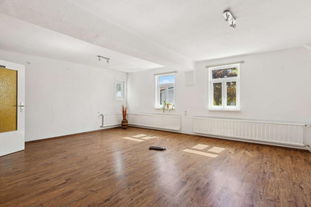 ehemaliger Speiseraum, jetzt Büro oder Wohnraum_EG