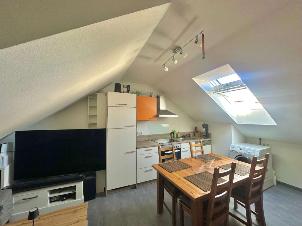 Charmante 1,5-Zimmer-Dachgeschosswohnung mitten in Wieseck - Foto 2
