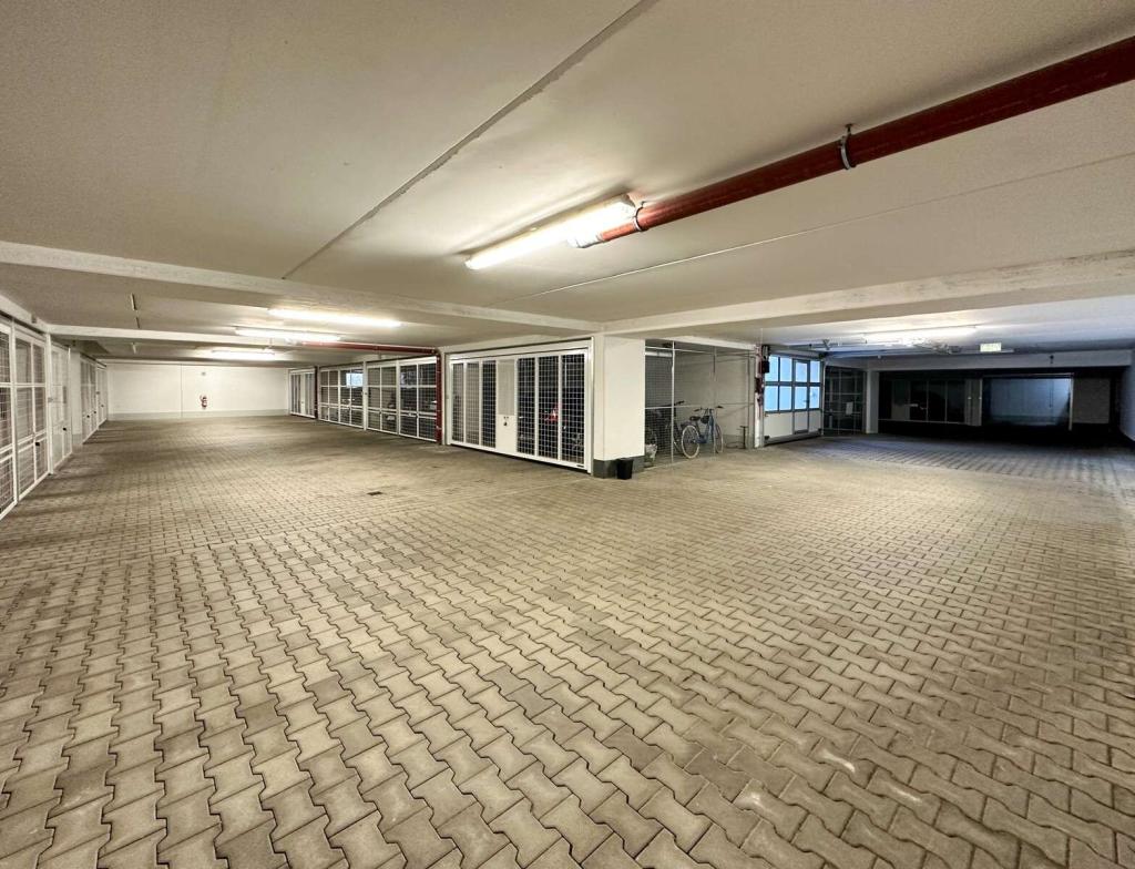 Charmante Erdgeschosswohnung mit Garten und Tiefgaragenstellplatz im Herzen von Friedberg - Foto 4