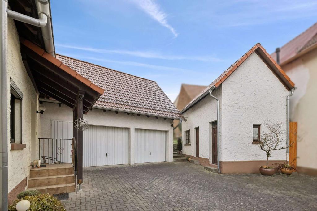 Immobilie in Ober-Mörlen - Für Individualisten: Wohnhaus mit historischem Charme und großem Garten in Langenhain-Ziegenberg - Bild 4