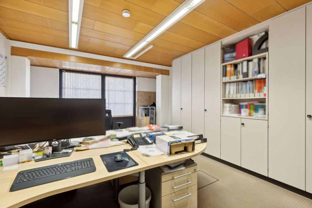 Büroraum für min. 2 Arbeitsplätze 