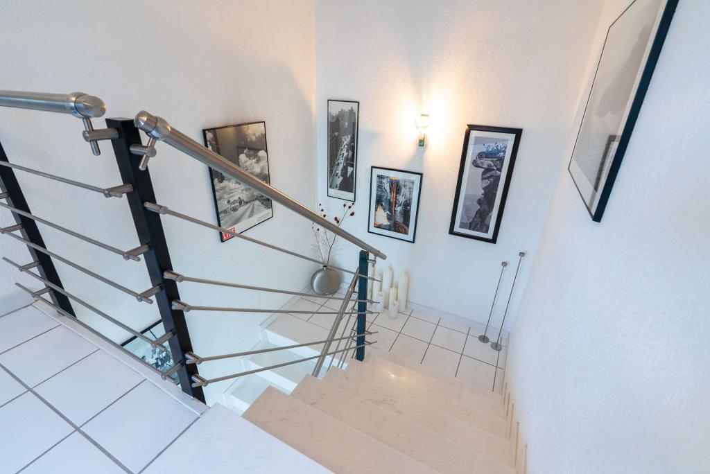 Treppe ins Obergeschoss