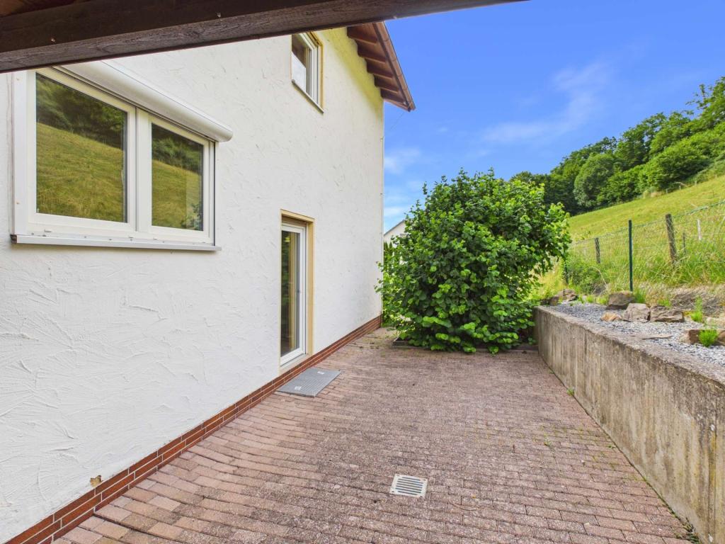 Familienfreundliches Einfamilienhaus mit großem Garten, Teich und Garage in Hauneck - Photo 5