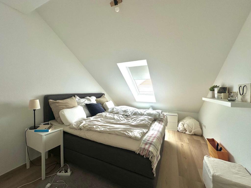 Stilvolle 3-Zimmer-Dachgeschosswohnung in Gießen-Lützellinden - Photo 2