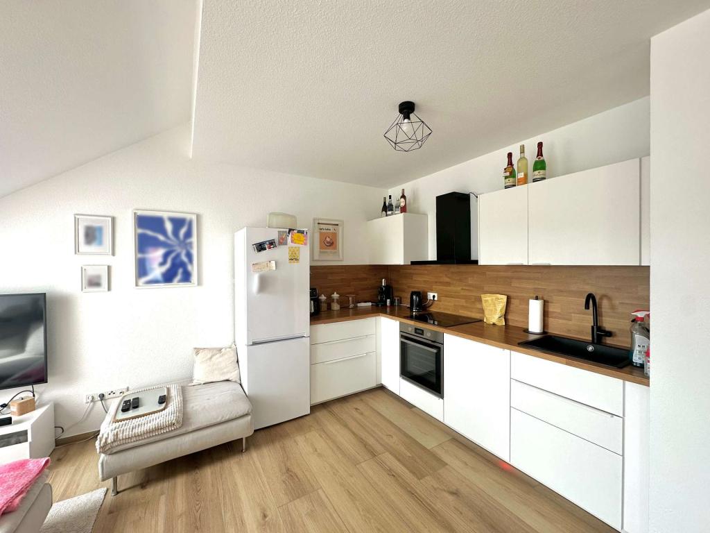 Stilvolle 3-Zimmer-Dachgeschosswohnung in Gießen-Lützellinden - Photo 3